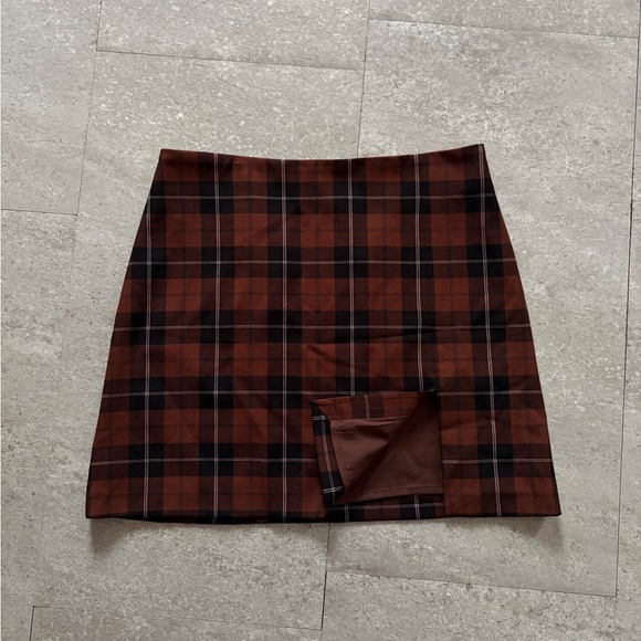 Aritzia Tatiana Skirt - Picture 2 of 6